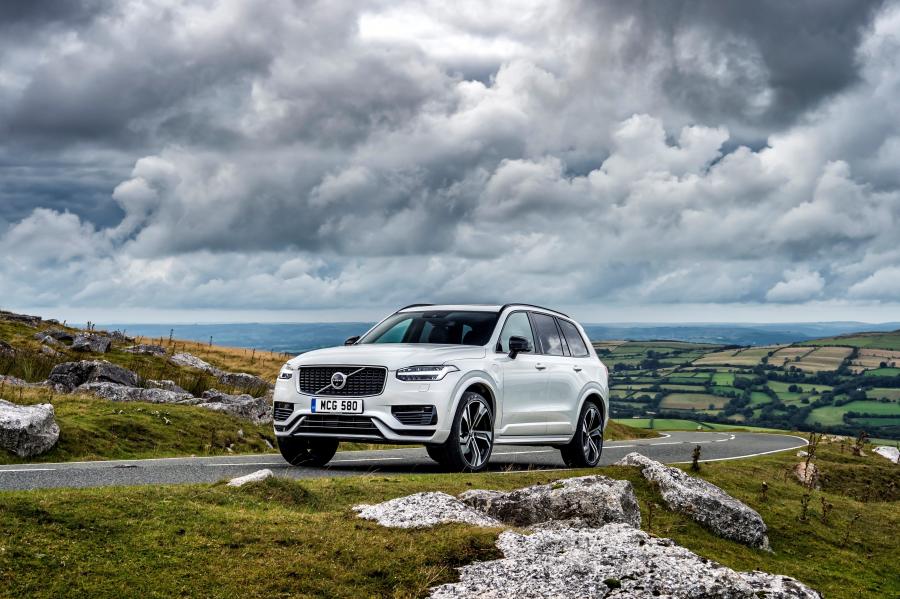  Volvo XC90 T8 Twin Engine R-Design 2019 года  (UK) (фото 3 из 40)